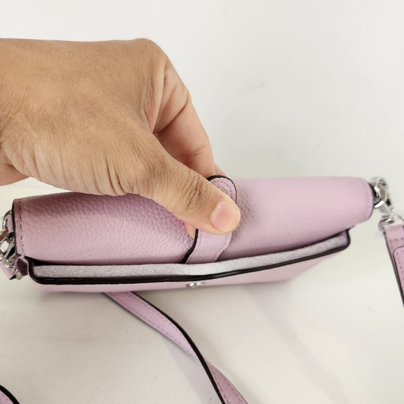 Like New! Kors Lilac Pebbled Leather Wallet /purse /phone Case Crossbody - Picture 7 of 9